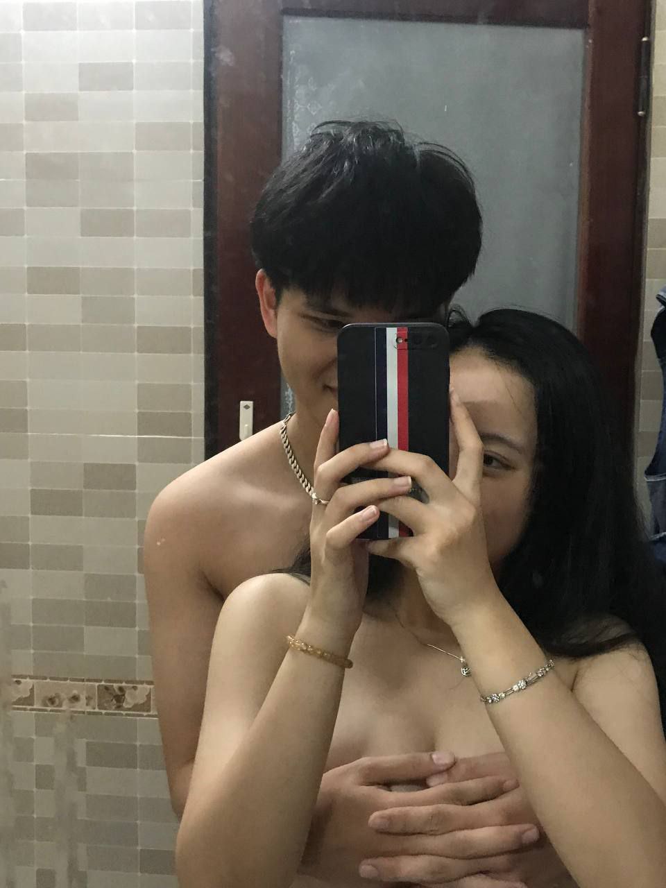 [Lão tài xế Đàm Hoa] Người đánh xe ngựa hẹn gặp một cô gái mặc chuông bạc trong khách sạn, thở hổn hển không ngừng, thân hình thanh xuân mềm mại như tơ...