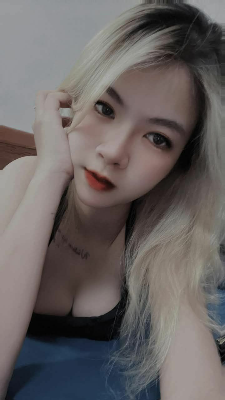 Lớn rồi nhưng vẫn được mẹ cho bú ti